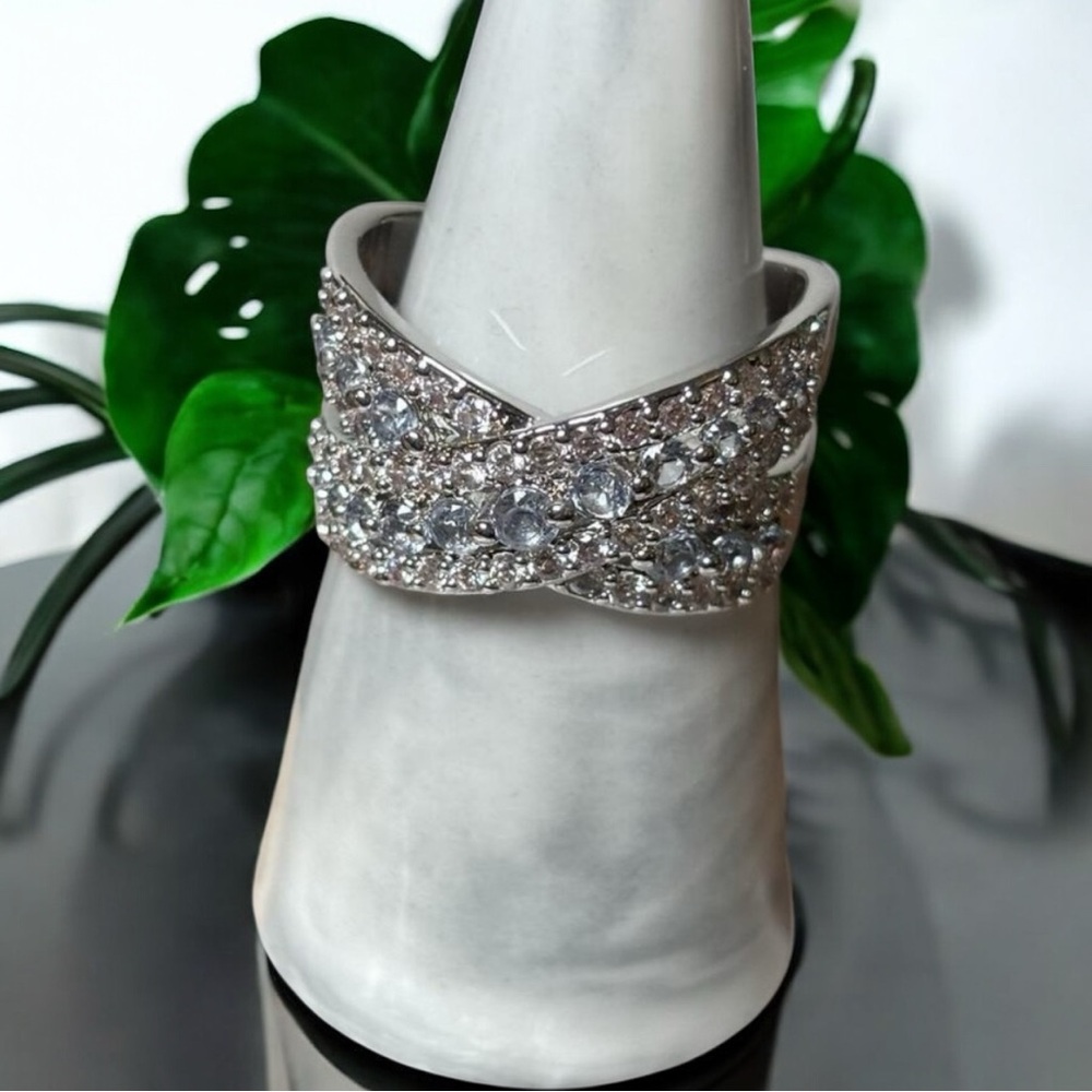 🩷🆕🩷Bomb Party Ring "All I Heart About"
Aquamarine Spinel Rhodium Silver Size 11 - Picture 2 of 5